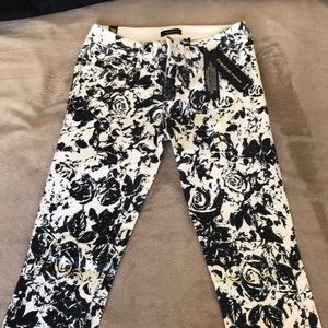 Bebe White/Black Floral Print sz.28 Jeans NWT